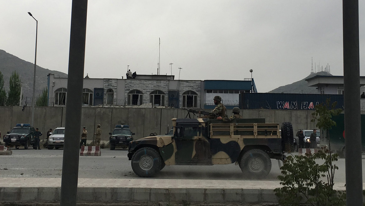 Co najmniej 29 osób zginęło, a ponad 200 zostało rannych rano w zamachu samobójczym w centrum Kabulu - informuje AP. Do ataku przyznali się talibowie. Prezydent Afganistanu Aszraf Ghani potępił zamach, który wymierzony był w główną afgańską agencję bezpieczeństwa.
