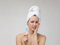 Hiperhigiena szkodzi zębom! Trendy i nawyki, na które warto uważać w pielęgnacji jamy ustnej