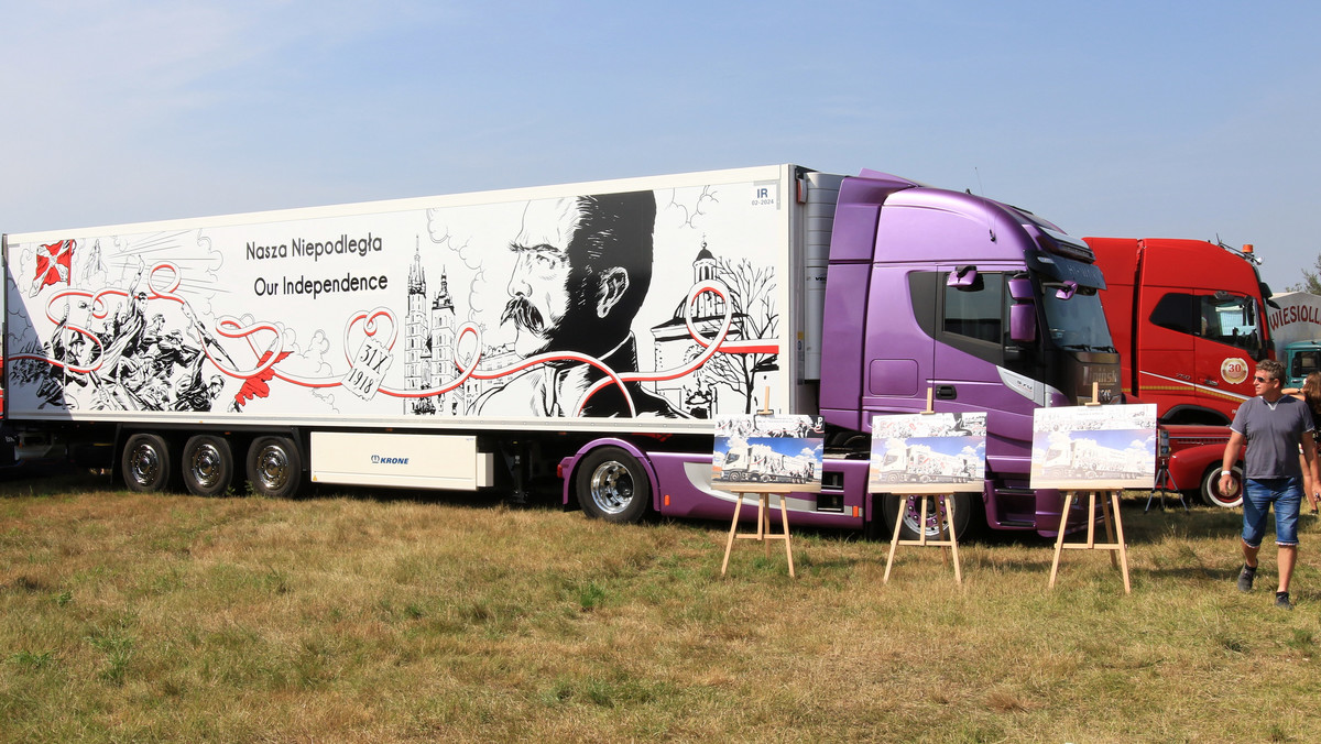 Na międzynarodowym zlocie ciężarówek Master Truck Show w Polskiej Nowej Wsi koło Opola zainaugurowano projekt "Historia kołem się toczy". Jest on związany ze 100-leciem niepodległości i zakłada, że na ciężarówkach pojawią się specjalne ilustracje.