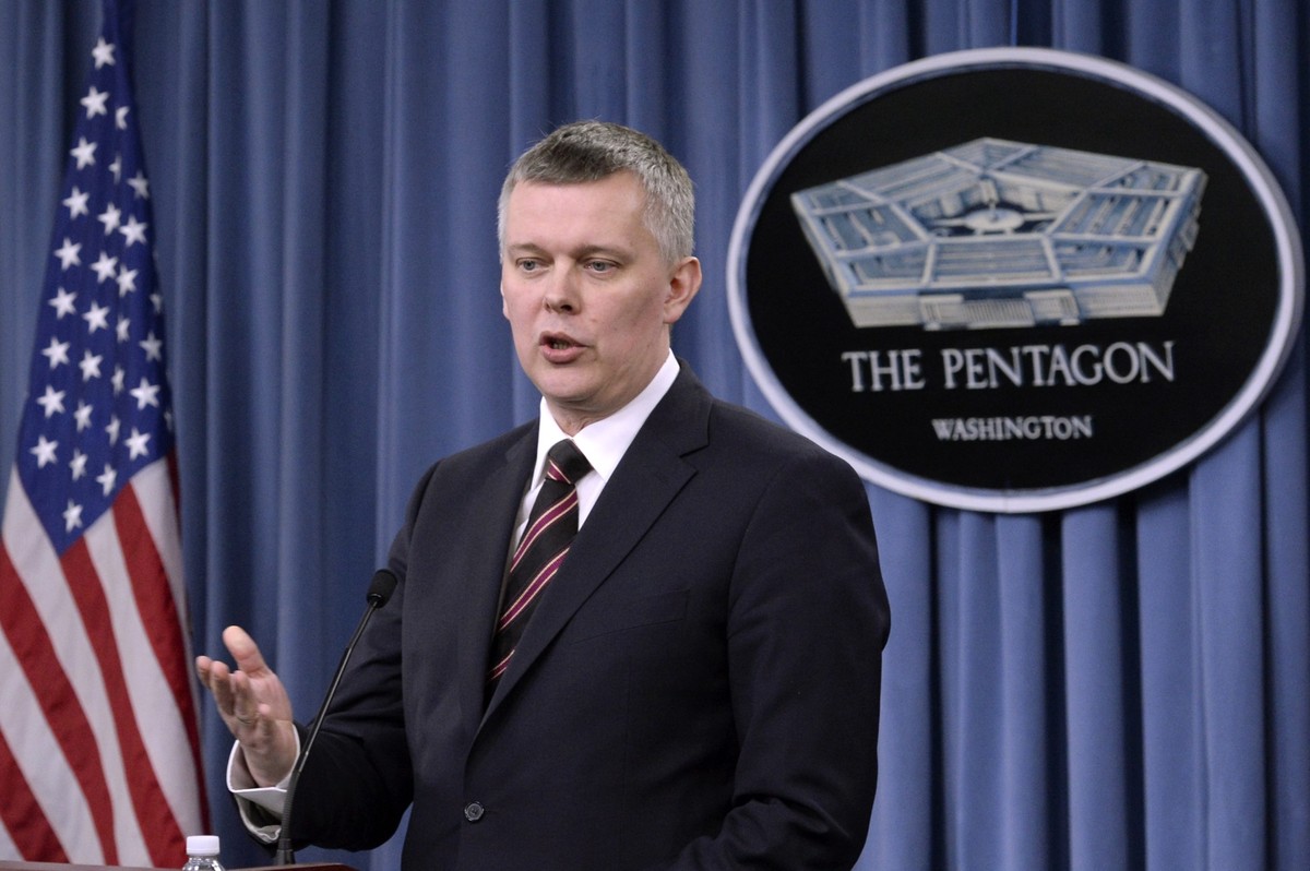Tomasz Siemoniak w USA. Fot. EPA/MICHAEL REYNOLDS/PAP/EPA