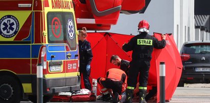 Dramatyczna akcja ratunkowa na ulicy w Łodzi. Przechodnie i kierowcy patrzyli, jak umiera człowiek [WIDEO]