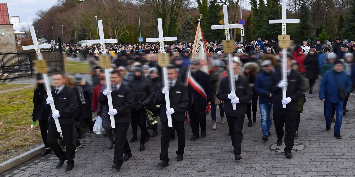 Poruszający moment podczas podczas pogrzebu 15-latek. Zebranym pociekły łzy