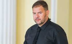 Tomasz Karolak oburzony, że wyrzucono go ze sklepu za brak maseczki. Postawę aktora wyśmiał Szymon Majewski