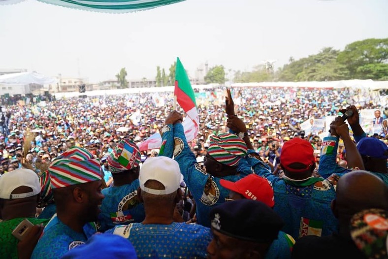 The crowd at APC campaign ground in Ikeja screamed APC (APC Lagos) 