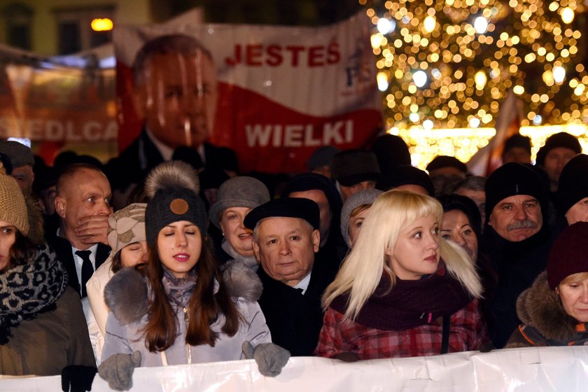 Zakłócili przemówienie Kaczyńskiego na miesięcznicy