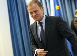 Tak Tusk promuje Cimoszewicza
