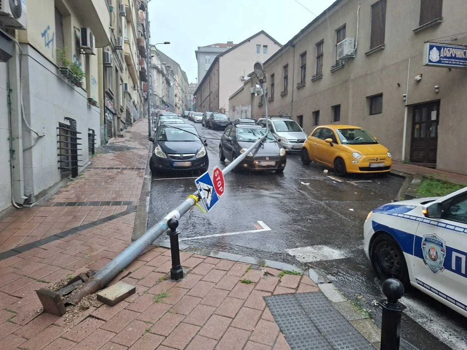 pala bandera u centru Beograda