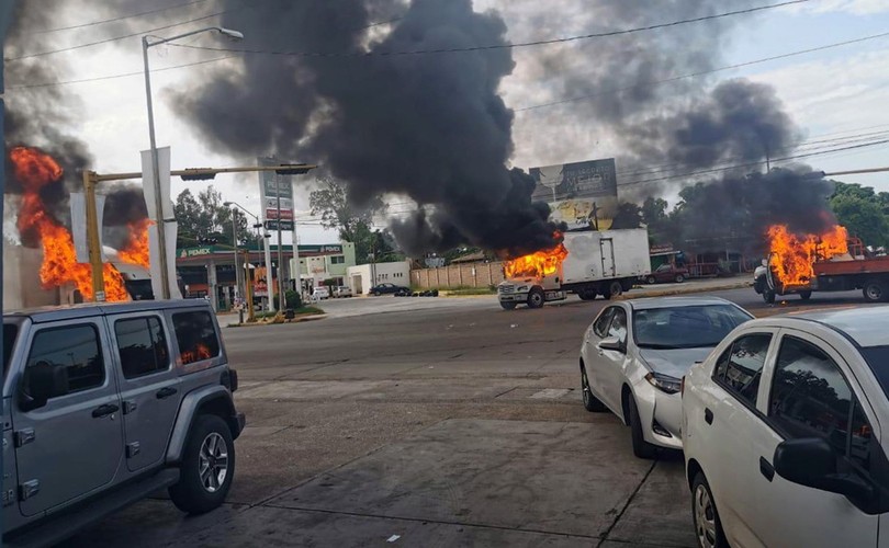 Płonące samochody w Culiacan