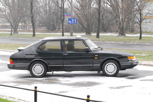 Saab 900 - Pół-samochód, pół-samolot