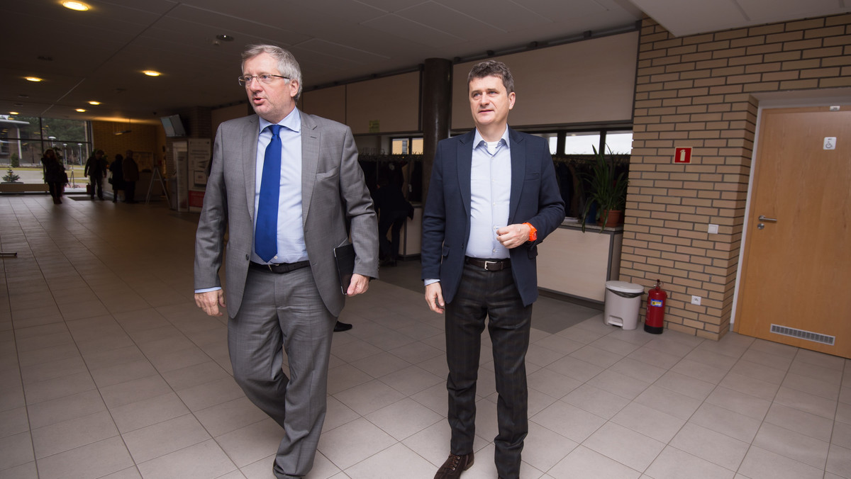Janusz Palikot, szef Ruchu Palikota, powierzył eurodeputowanemu Markowi Siwcowi misję nawiązania bliższych kontaktów z socjalistami w PE. Siwiec poinformował, że spotyka się w tej sprawie w przyszłym tygodniu z szefem socjalistów w PE Hannesem Swobodą.