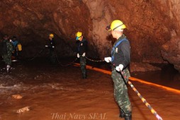 Former Thai Navy diver dies in cave rescue operation of Thai youth soccer team