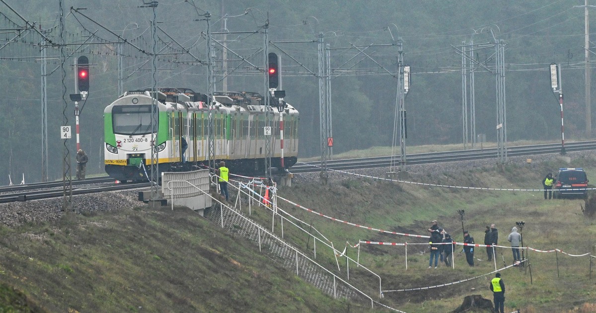 Niepokojące słowa generała po wysadzeniu torów. Mogły być "duże straty wśród ludzi"