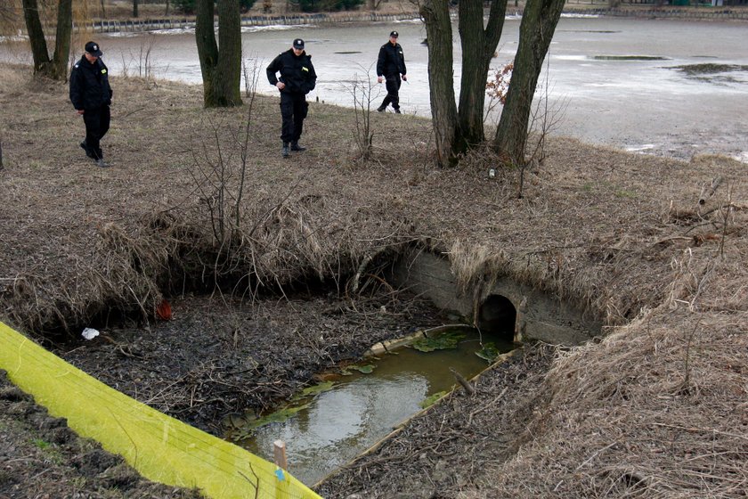 Szymusia znaleziono w stawie. Bestialstwo jego rodziców wstrząsnęło Polską