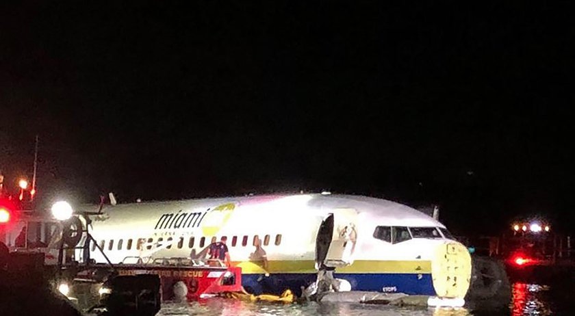 USA: Samolot Boeing 737 wpadł do rzeki na Florydzie. 21 osób rannych