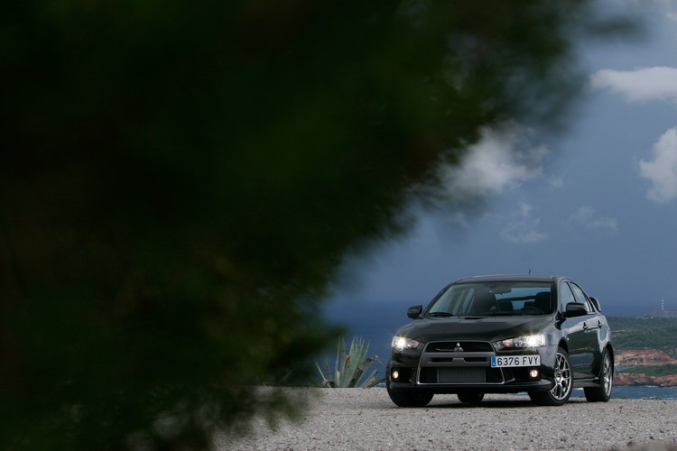 Nad stabilnością auta czuwa system Super All-Wheel Control