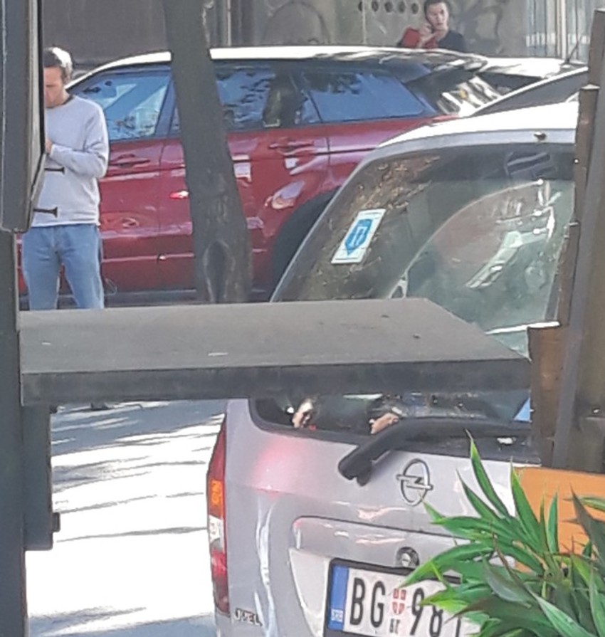 Oznaka "P" na zadnjem staklu vozila