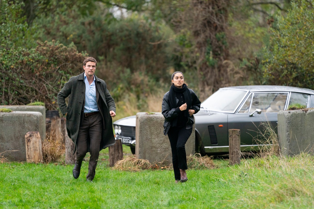 Leo Suter jako Thomas Lynley i Sofia Barclay jako Barbara Havers w serialu "Lynley"