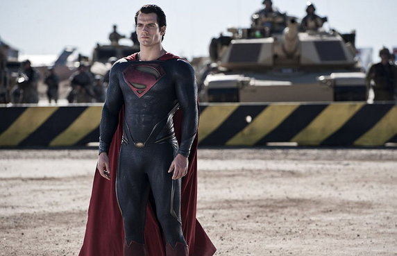 Henry Cavill jako Clark Kent / Kal-El w filmie "Człowiek ze stali" (2013)