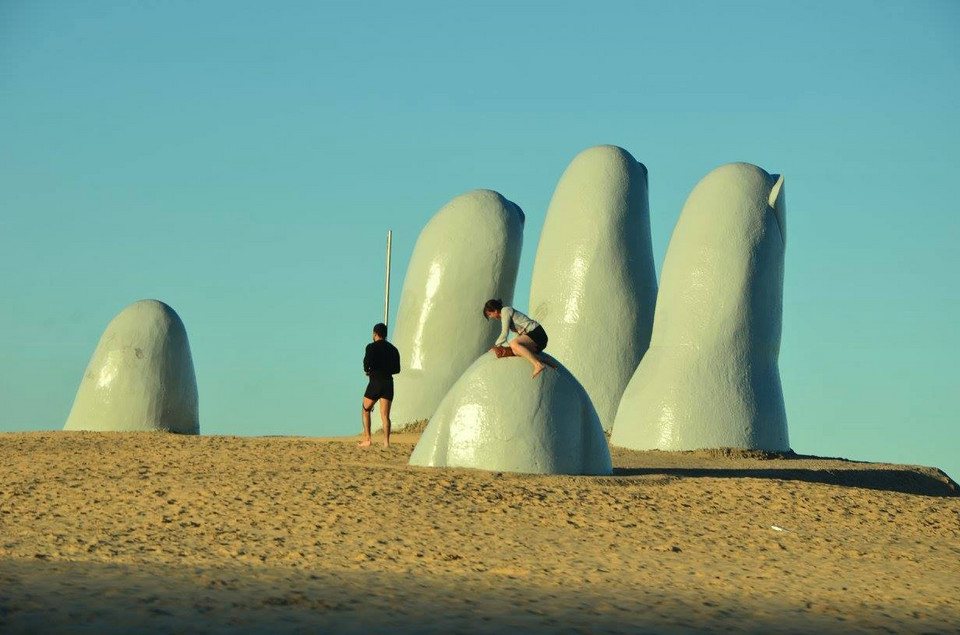 Pomnik La Mano Punta Del Este