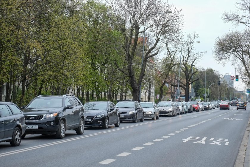 Robią buspasy, a auta stoją w korkach