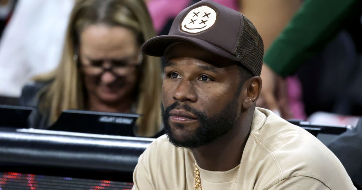 Makala hiyo inaangazia kisa kati ya Zzini Media na Floyd Mayweather, ambapo bondia huyo ametakiwa kulipa zaidi ya dola milioni 1.3 kwa kukiuka mkataba. Licha ya majaribio ya kurejesha, kampuni ilibidi kuchukua hatua za kisheria. Kufuatia Mayweather kukataa kulipa deni hilo, mahakama iliidhinisha kukamatwa kwa magari yake ya kifahari. Kesi hii inaangazia umuhimu wa watu mashuhuri kuheshimu ahadi zao za kitaaluma ili kuepusha athari mbaya za kifedha.