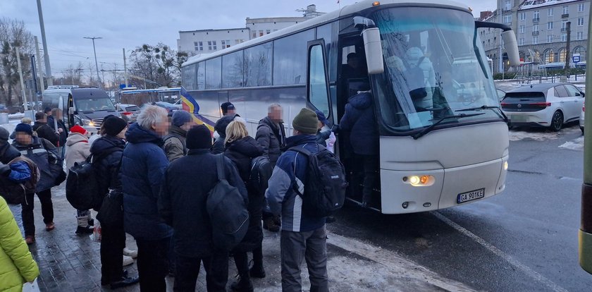 Reporter "Faktu" pojechał na protest "w obronie TVP". Co zobaczył w autobusie?