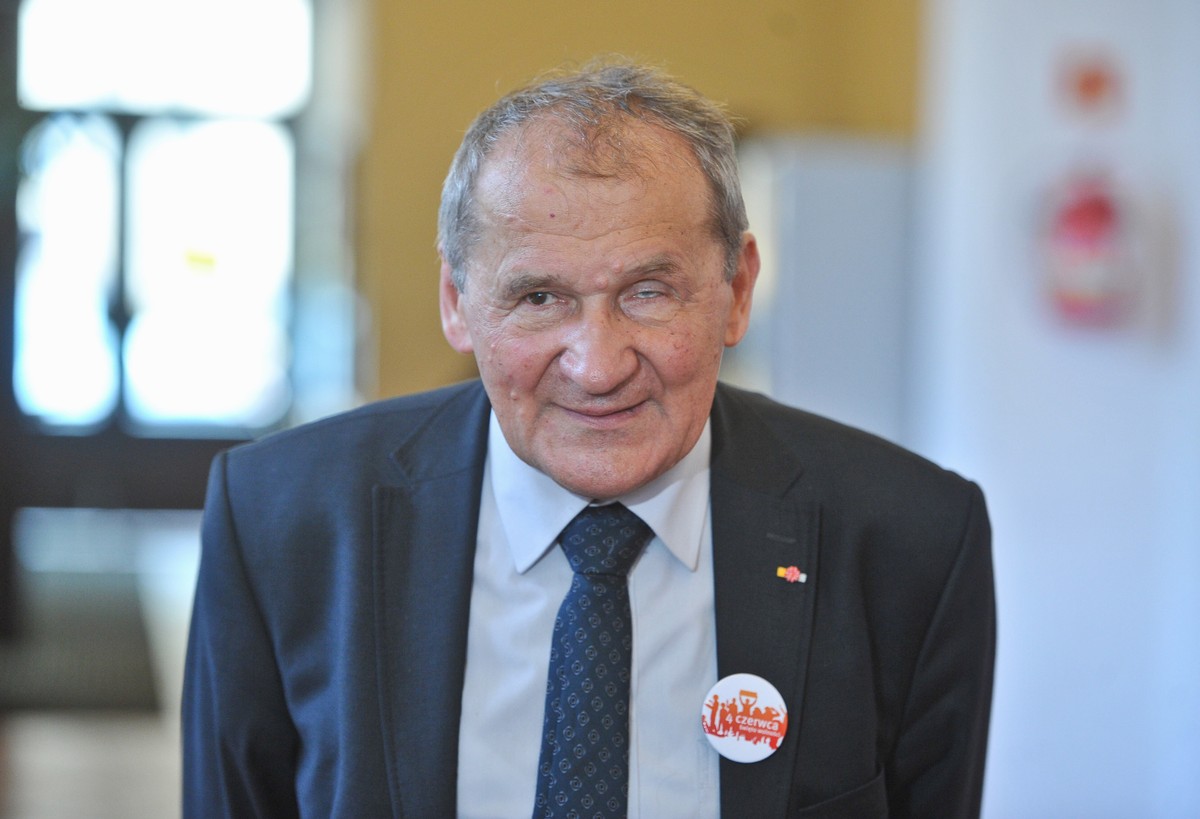 Henryk Wujec w Warszawie potrącił samochodem mężczyznę. Pieszy w stanie ciężkim [AKTUALIZACJA]