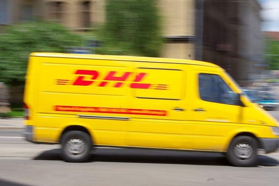 samochód dostawczy DHL_auto