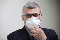 Dr Grzesiowski z zakazem wykonywania zawodu? Politycy bronią lekarza