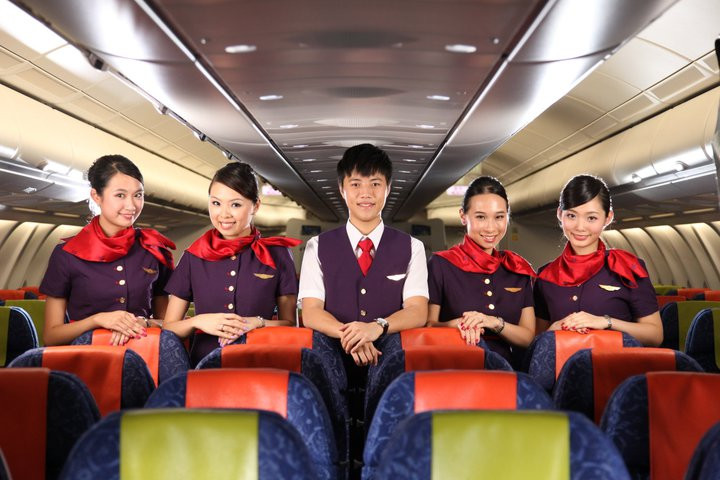 Hong Kong Airlines - stewardessy uczą się sztuk walki