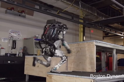 Humanoidalny robot Boston Dynamics potrafi teraz biegać i skakać, jakby uprawiał parkour