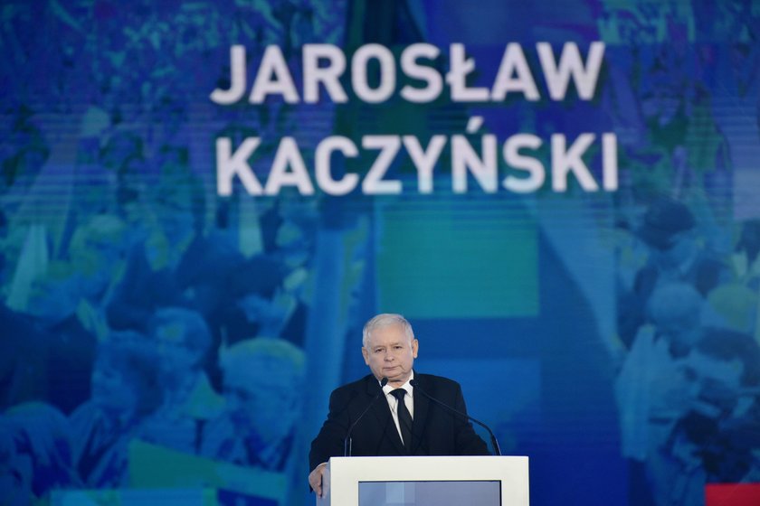 Kaczyński pisze książkę. O czym?!