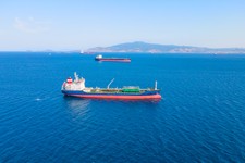 Mimo blokady jest poprawa. Statki wracają na Ormuz