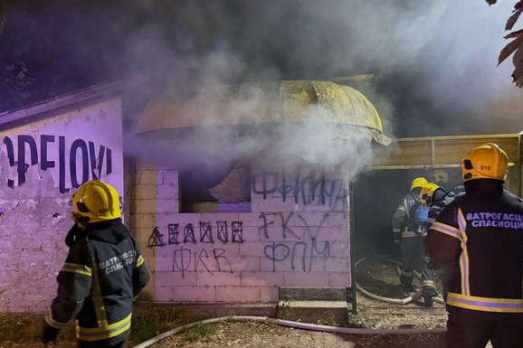 POŽAR U NOVOM SADU Gori napušteni objekat (FOTO)