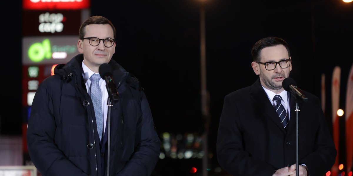 Premier rozpoczął dzień konferencją prasową na stacji Orlenu.