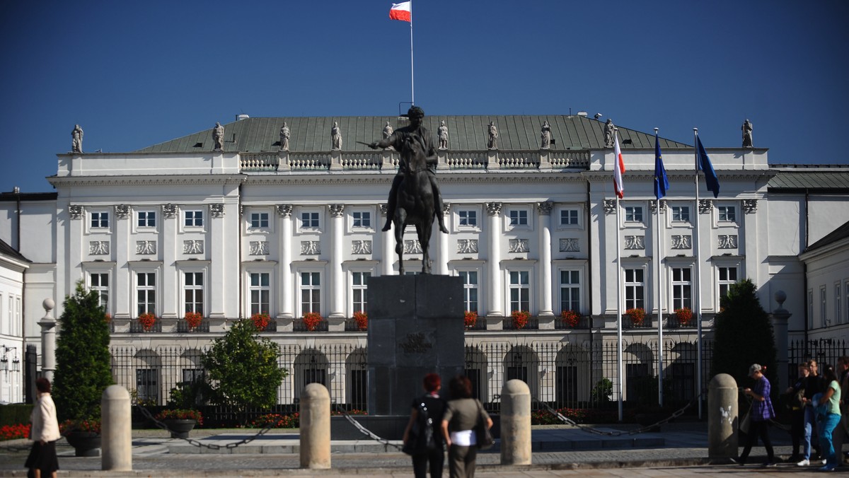 Krakowskie Przedmieście przed Pałacem Prezydenckim