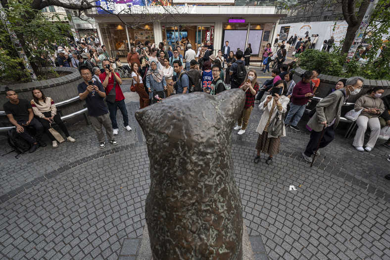 Pomnik wiernego psa Hachiko w Tokio