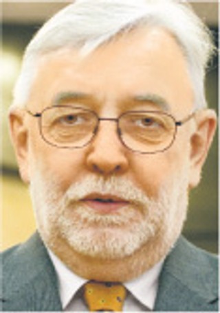 Stępień: Słuszna decyzja trybunału. Politykom należy się ochrona