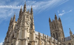 Wielka Brytania przestała być krajem chrześcijańskim. W siłę rośną ateiści i muzułmanie