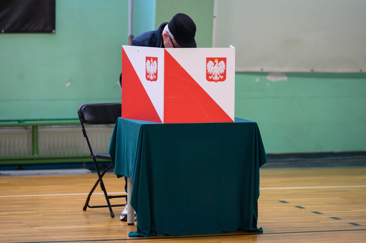 Jesteśmy po drugiej turze wyborów samorządowych 2024. A nowa kadencja rady czy sejmiku to okazja do przypomnienia reguł wykonywania mandatu radnego wynikających z przepisów samorządowych.