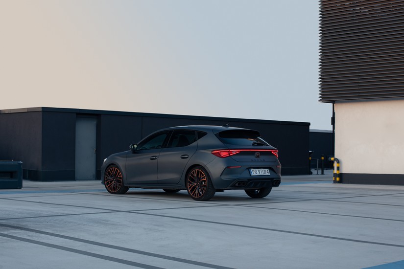 CUPRA Leon - model photo