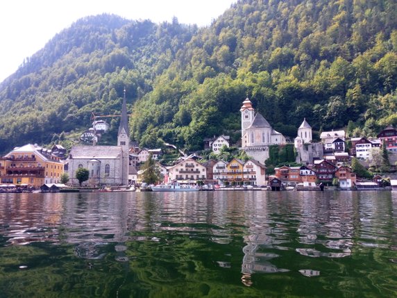 Widok na Hallstatt od strony wody