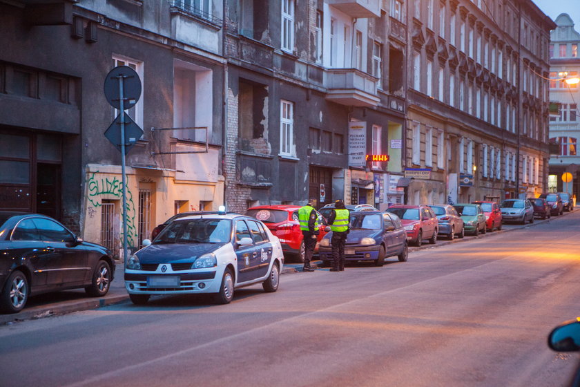 Straż miejska wystawia mandat