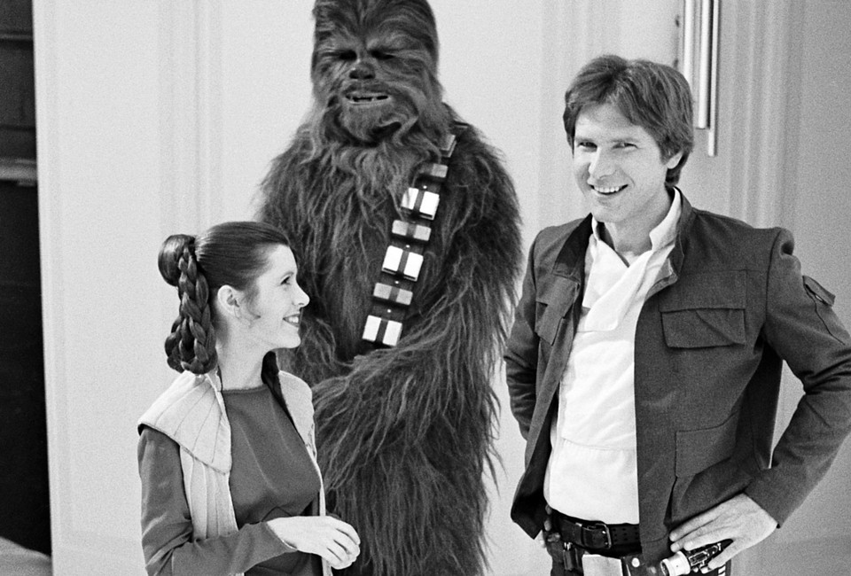 Harrison Ford, Carrie Fisher i Peter Mayhew w 1980 roku