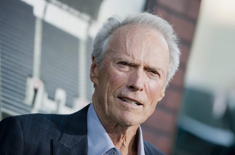 Clint Eastwood udzielił swojego poparcia Mittowi Romneyowi. Aktor wystąpił podczas konwencji Republikanów, w czasie której wygłosił przemówienie do pustego krzesła, na którym siedział 