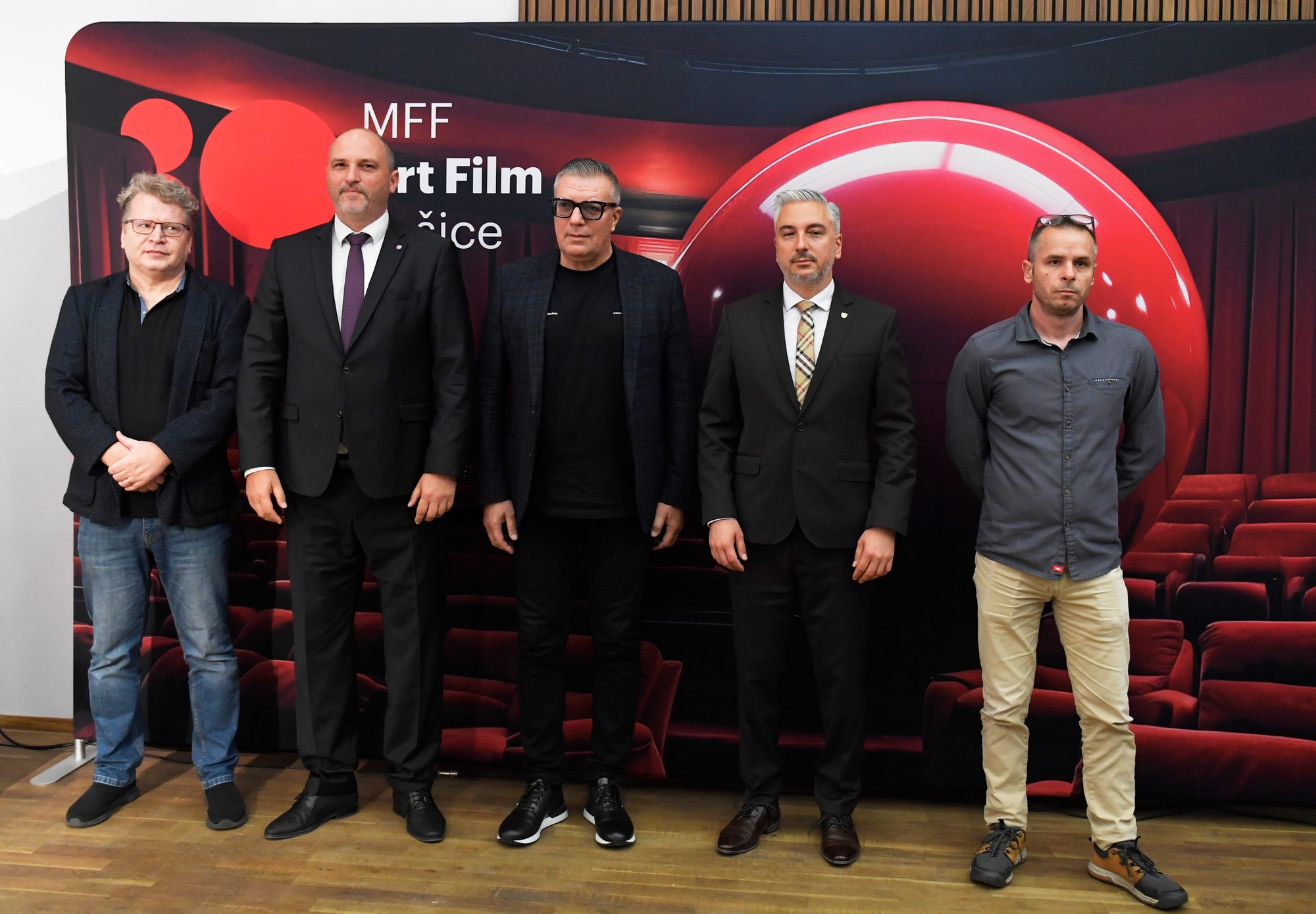 Zľava hovorca festivalu Juraj Čurný,  primátor Košíc Jaroslav Polaček, producent festivalu Ján Kováčik, predseda KSK Rastislav Trnka a umelecký riaditeľ festivalu Martin Palúch