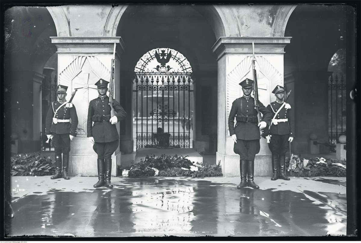 Warta honorowa przy Grobie Nieznanego Żołnierza