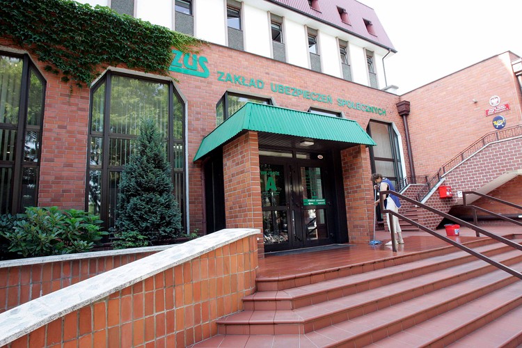 Wejście do odziału ZUS w Ostrowie Wielkopolskim