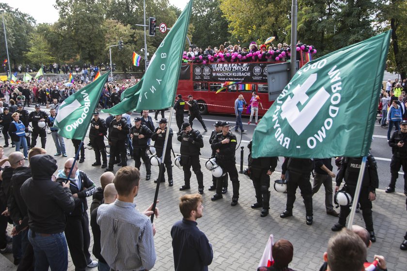 Poznań jako pierwsze polskie miasto wydał zgodę na umieszczenie tęczowych flag na infrastrukturze miejskiej