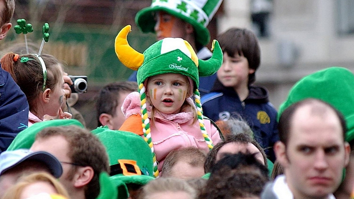 Global greening to obejmująca sześć kontynentów kampania Tourism Ireland polegającą na podświetlaniu na zielono w Dzień św. Patryka ikon architektury. W ubiegłym roku kampania objęła ponad 20 miejsc, przyciągając tylko w ciągu jednego dnia uwagę ponad 70 milionów osób. Na zielono podświetlone zostały między innymi: London Eye, Empire State Building w Nowym Jorku, Burj Al. Arab w Dubaju, Opera w Sydney czy Moulin Rouge.